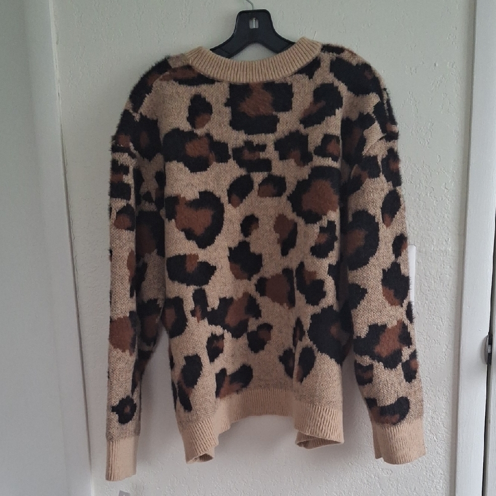 Elegan Tan and Brown Animal Print Sweater - Picture 7 of 7